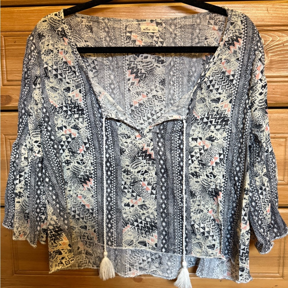 Hollister Black and White Patterned Blouse